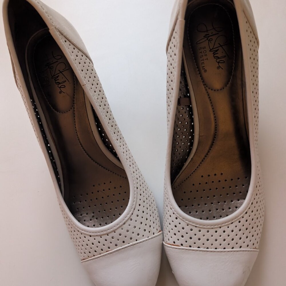 White leather comfortable heels New never worn 8.5 M